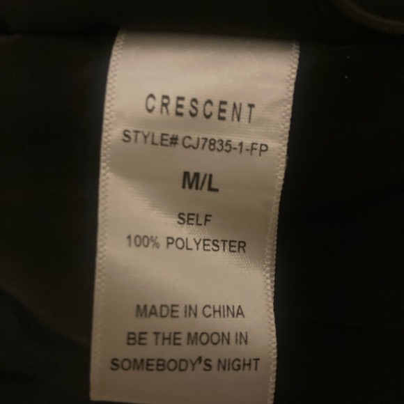 Crescent Co puff vest- so warm!!! Add this oversized vest to make a statement - Picture 5 of 6